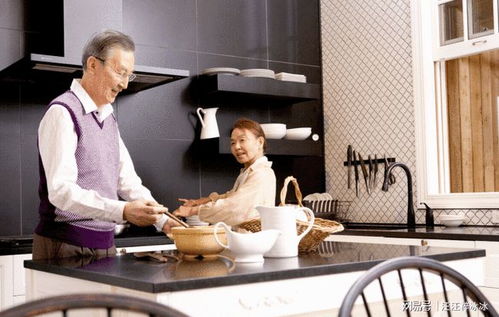 50歲阿姨自訴 當住家保姆工資8000元,掙錢很多,但每天卻很糾結